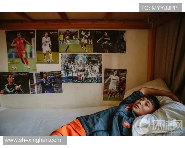 以足球球星展示墙为核心打造沉浸式荣耀时刻主题空间